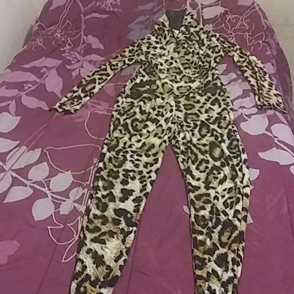 Clothes - Picture 6 of 8